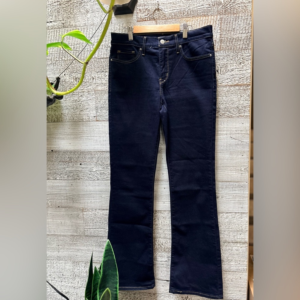 🏷 Levi's | 315 Shaping Bootcut Dark Wash Midrise Denim Women's Jeans 31x31